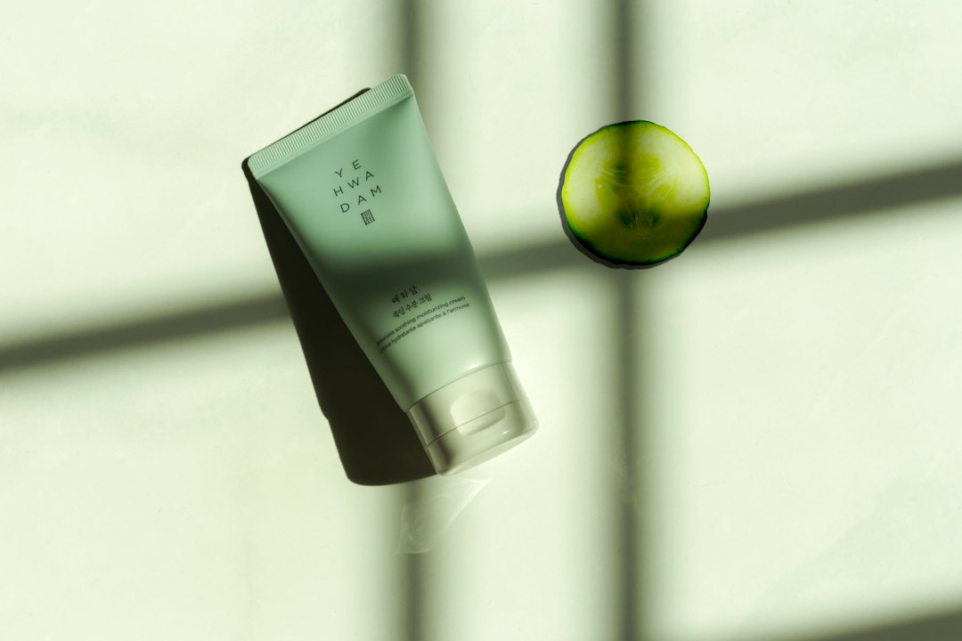 Cover illustration for sensitive skin routine with gentle steps